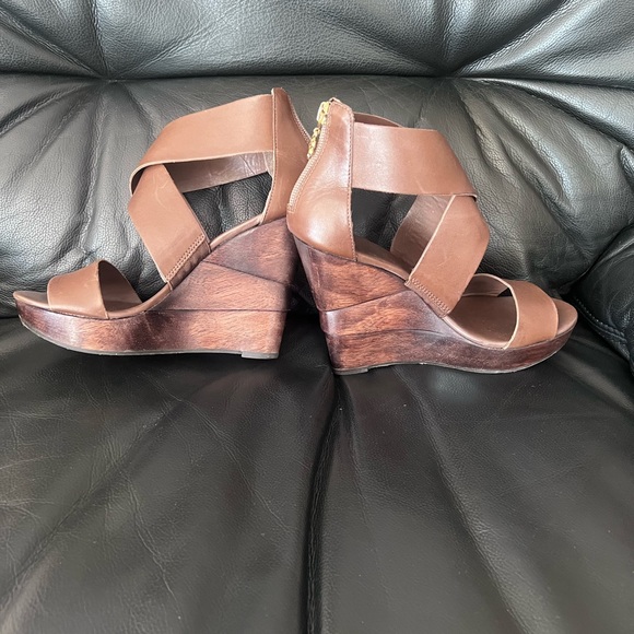 Brown platform sandal, practically new - Picture 3 of 4